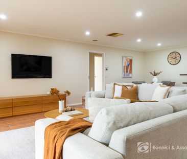 STYLISH FAMILY LIVING MINUTES FROM EVERYTHING! - Photo 4