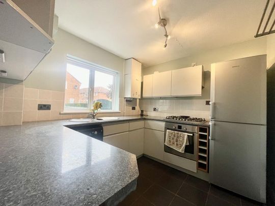 3 bedroom end of terrace house to rent - Photo 1