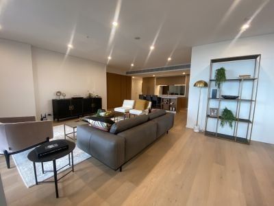 Stunning 3 Bedroom Corner Apartment - Total 172sqm - Photo 2