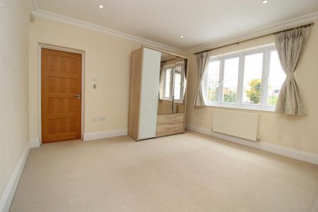4 bedroom detached house to rent - Photo 5