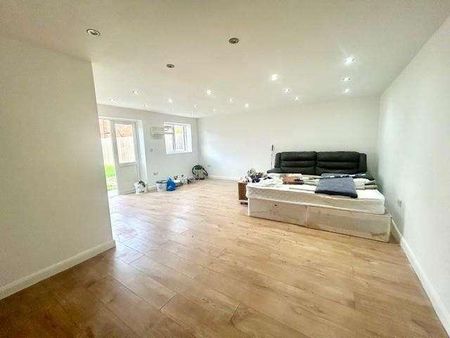 Elizabethan Way, Staines-upon-thames, TW19 - Photo 2