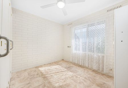 Neat 2 Bedroom Unit - Photo 3