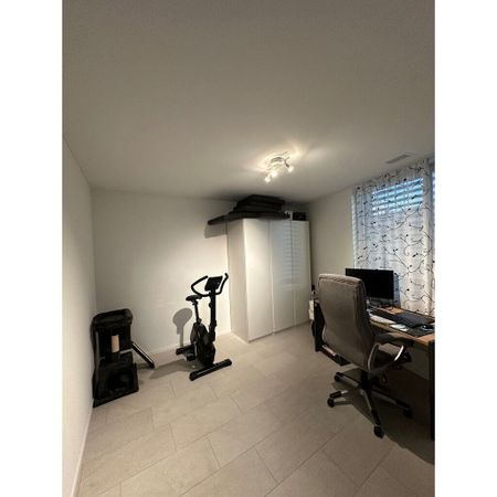 Modern Family Apartment - Photo 2