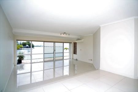 Hollywell Apartment Waterfront Living - Photo 2