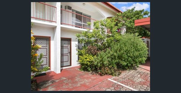 For Rent – Neat & Bright 2-Bedroom Townhouse in Yorkeys Knob, QLD - Photo 1