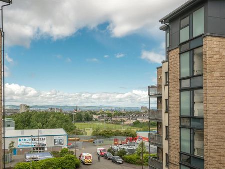3 bedroom flat to rent - Photo 2