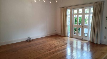 THURSDAY- Phone for the viewing time - Photo 5