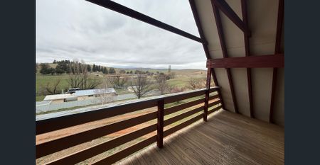 Charming 3 Bedroom Retreat with Stunning Country Views - Photo 5