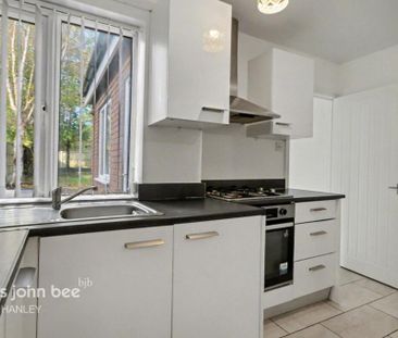 2 bedroom semi-detached house to rent - Photo 5