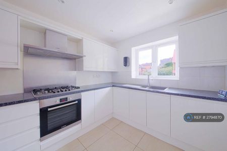 3 bedroom semi-detached house to rent - Photo 4
