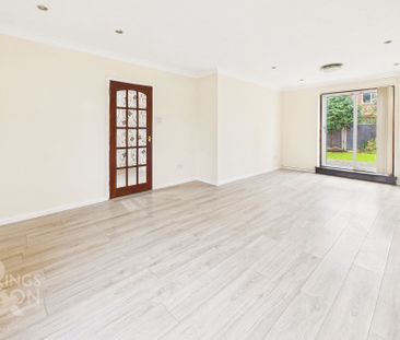 Glenmore Gardens, Norwich - Photo 3