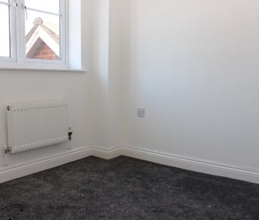 Bristol Close, Newark, Notts, NG24 - Photo 2