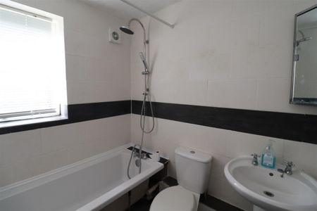 2 BED Flat To rent - Photo 3