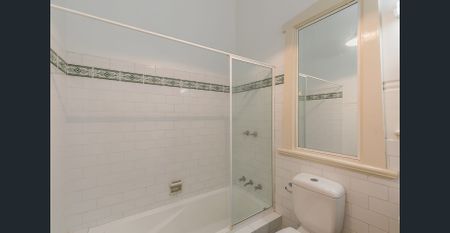 Inner City Living ! - Photo 3