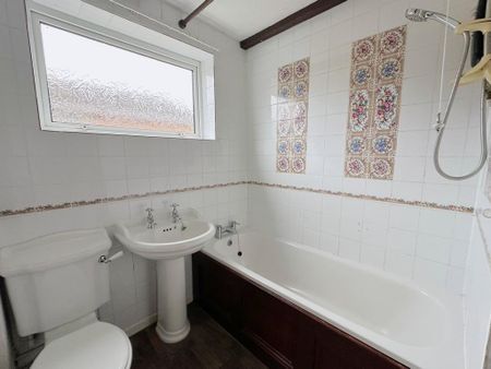 3 bedroom terraced house to rent - Photo 4