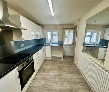 2 bedroom terraced house to rent - Photo 2