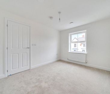 4 bedroom detached house to rent - Photo 2