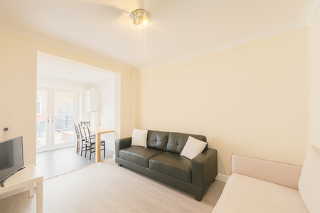 4 bedroom end of terrace house to rent - Photo 4