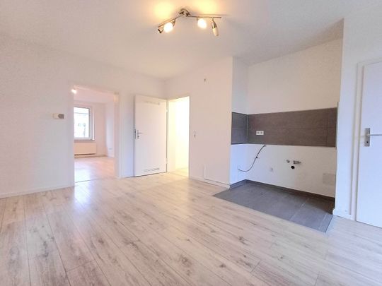 Zentrale Erdgeschosswohnung mit Balkon! - Photo 1