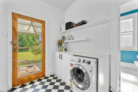 Updated three-bedroom home - Photo 3