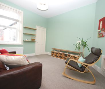 2 bed flat to rent in Hyde Terrace, Gosforth, NE3 - Photo 1