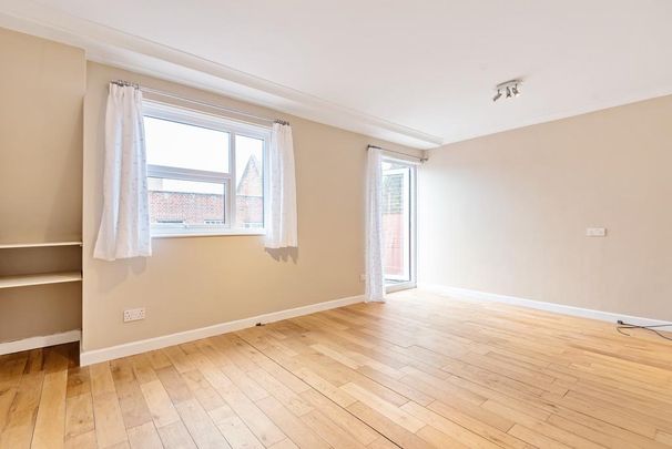 3 bedroom maisonette to rent - Photo 1