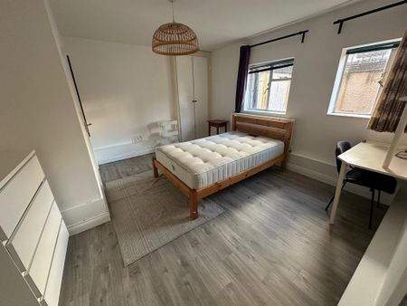 3 bedroom apartment to rent - Photo 5