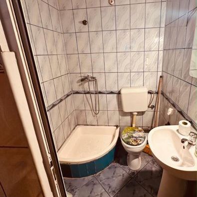 Proprietar inchiriez ap. 1 camera 200 eur - Fotografie 2
