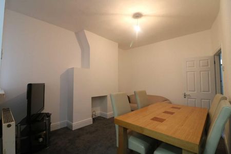 4 bedroom terraced house to rent - Photo 3