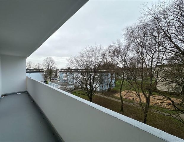 Geräumige 2-Zi.-Wohnung mit Balkon! - Photo 1