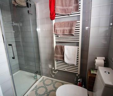 4 bedroom semi-detached house to rent - Photo 4