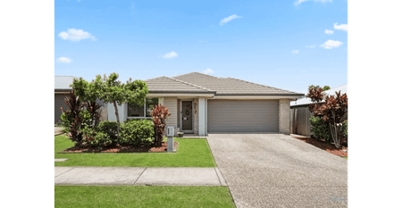 Modern Family Living in Yarrabilba - Photo 4