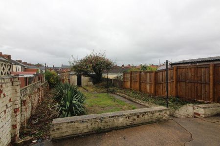 2 bedroom semi-detached house to rent - Photo 2