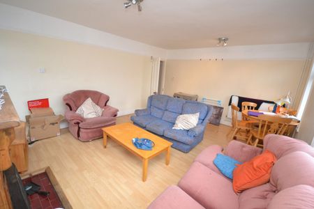 2 bed Flat for Rent - Photo 5