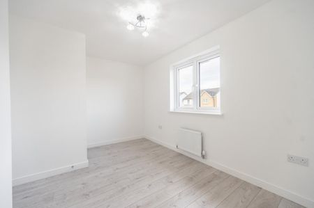 2 bedroom semi-detached house to rent - Photo 3