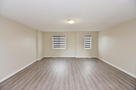 For Lease - 14 Herzberg Gardens, Toronto, Ontario - Photo 4