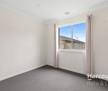 Modern Family Home in Greenvale - Photo 4