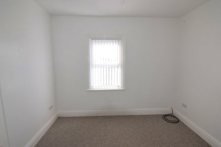 To Let 2 Bed Apartment - Photo 2