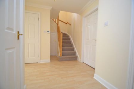 4 bedroom detached house to rent - Photo 4