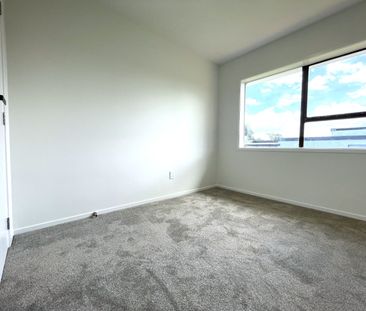 Recently Renovated 3-Bedrooms Home in Quiet Sunnyhills Cul-de-Sac - Photo 3