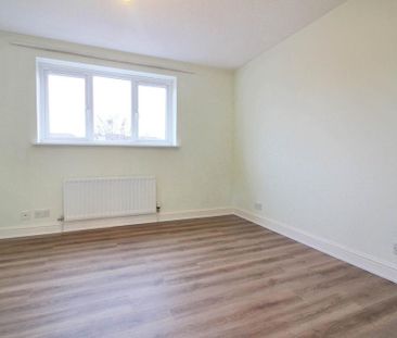 2 bedroom end of terrace house to rent - Photo 2