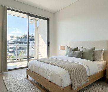 MODERN STREET FACING APARTMENT! - Photo 2