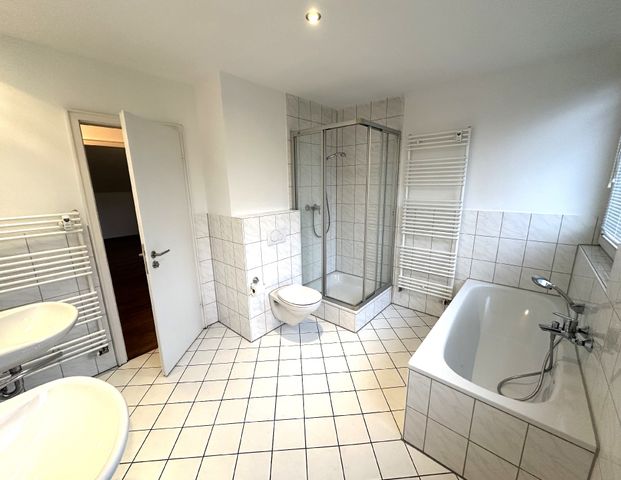 Düsseldorf-Stockum: Großzügige 2,5-Zimmer-Wohnung mit Balkon und Einbauküche! - Photo 1