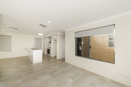 Cozy Family Home - Photo 2