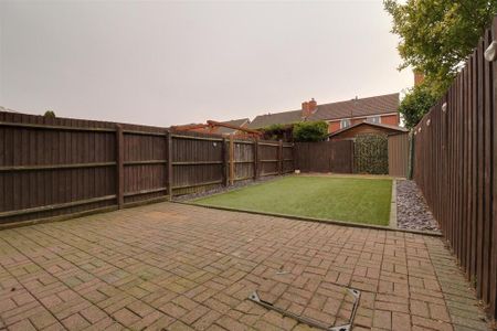 2 bedroom end of terrace house to rent - Photo 2