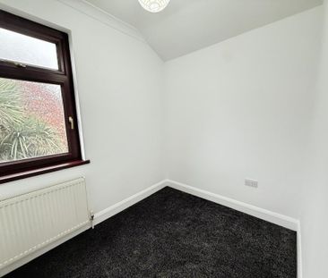 3 bedroom end of terrace house to rent - Photo 4