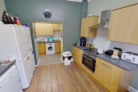 6 bedroom townhouse to rent - Photo 2