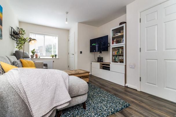 3 bedroom end of terrace house to rent - Photo 1