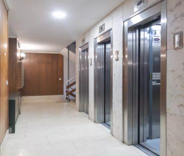 Room in a shared 4-bedroom apartment for rent in Pacífico. - Foto 1