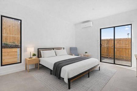 Brand New Designer Furnished Room with Private Ensuite and Courtyard All Bills Included - Photo 3